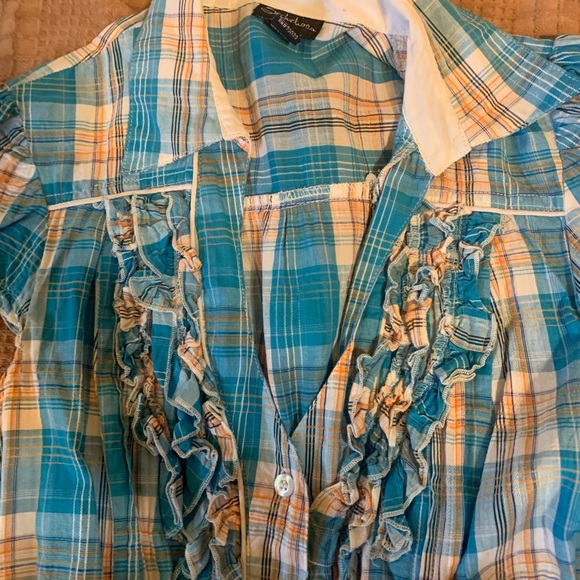 Women’s short sleeved pleated and fitted blouse. Size L fits small - Picture 3 of 5